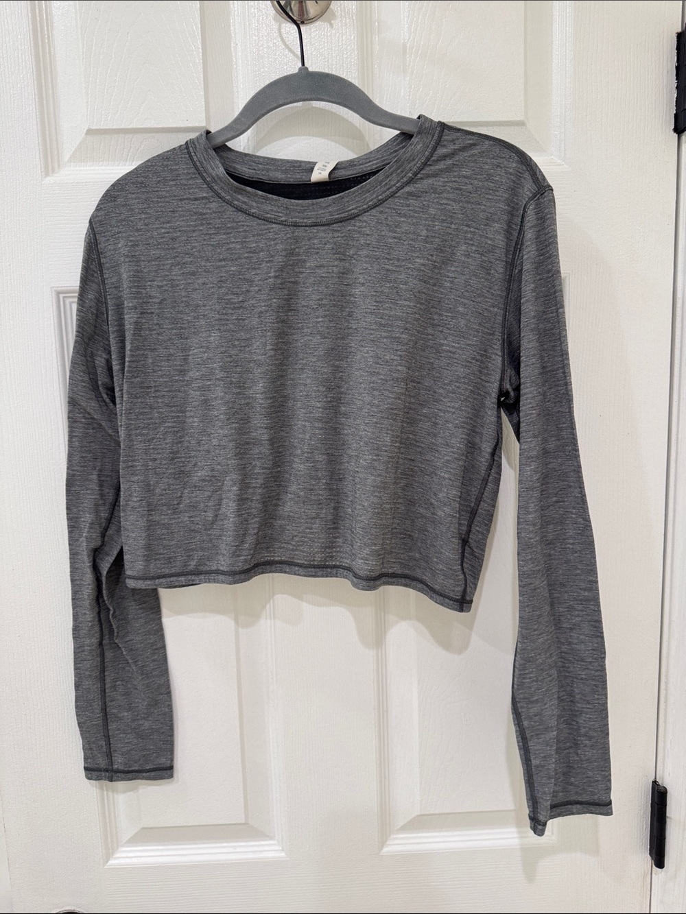 lululemon athletica Charcoal Gray Long-Sleeve Cropped Top